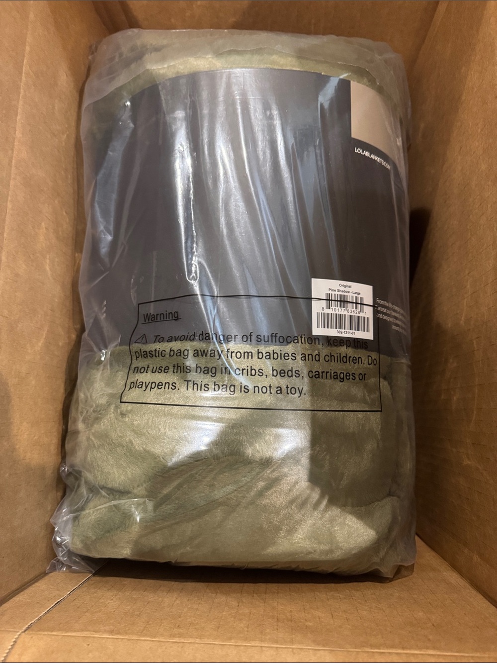 Lola Blankets/Pine Shadow/Size L/Faux Fur Throw/Blanket/NWT! NIB! SEALED! NEW!!! - Picture 12 of 15